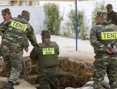 Ξεκινάει η επιχείρηση για την εξουδετέρωση βόμβας που εντοπίστηκε στο στρατιωτικό αεροδρόμιο Ελευσίνας (φωτο)